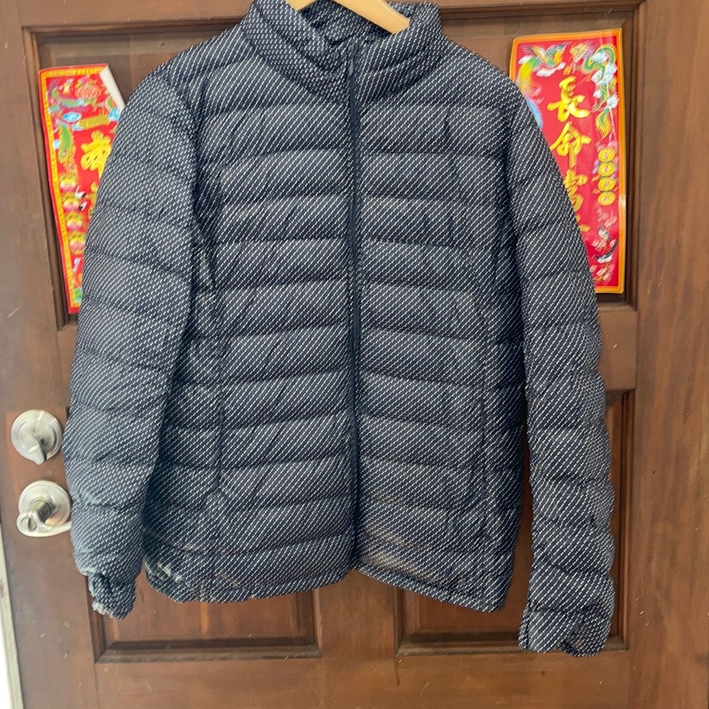 UniQlo light weight down blue polka dot jacket with pockets excellent condition